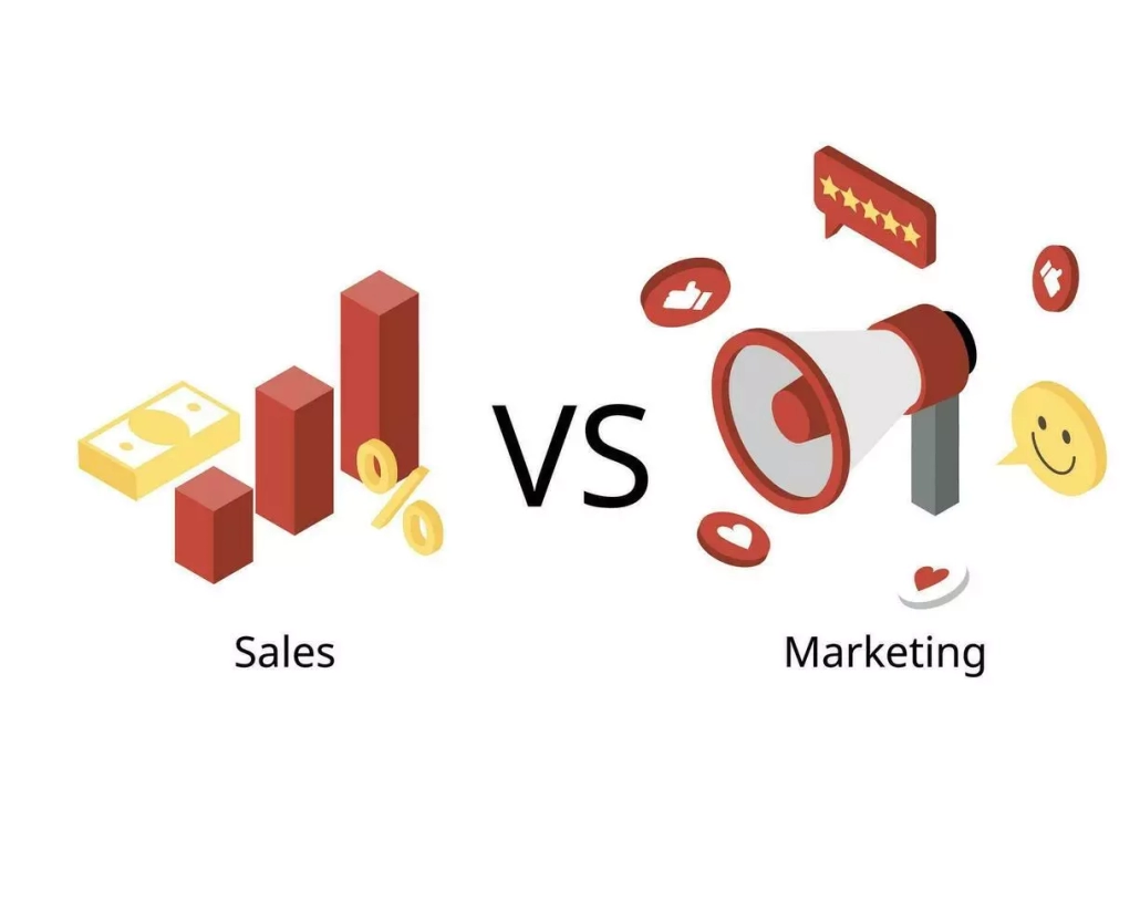 تفاوت فروش و بازاریابی در این است که بازاریابی بر جذب مشتری تمرکز دارد، در حالی که فروش به تبدیل مشتری بالقوه تمرکز میکند